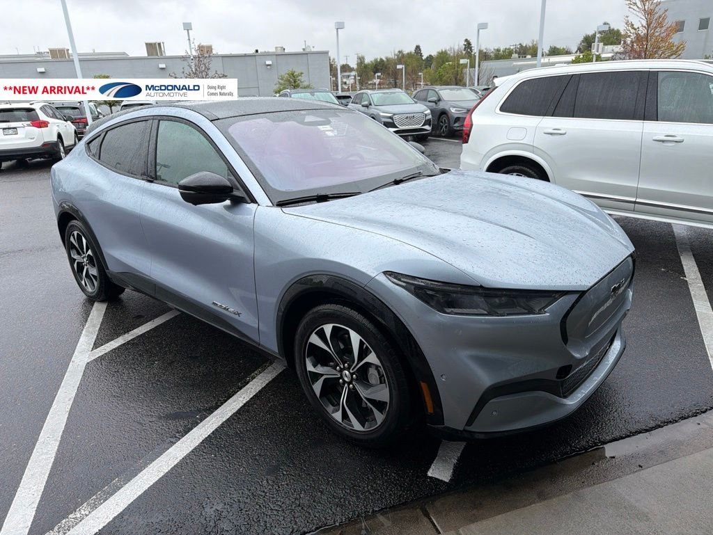 2022 Ford Mustang-Mach-e Premium's photo