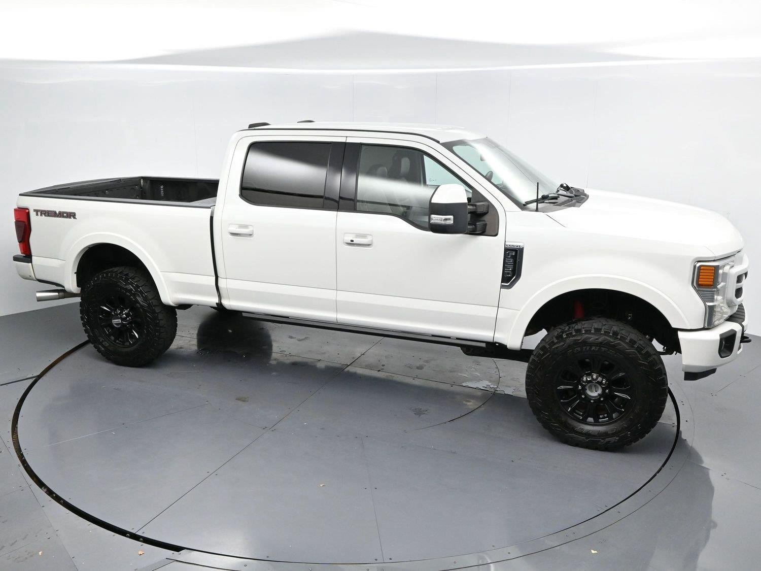 Used 2022 Star White Metallic Tri-Coat Ford LARIAT image 40
