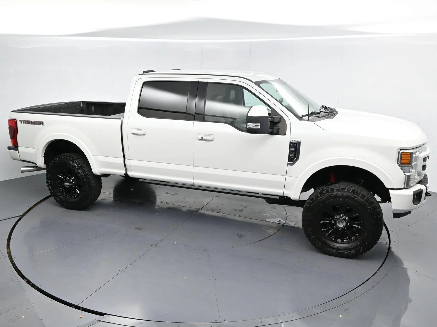 Used 2022 Star White Metallic Tri-Coat Ford LARIAT image 40