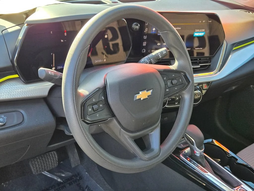 Used 2025 Mosaic Black Metallic Chevrolet LT image 18