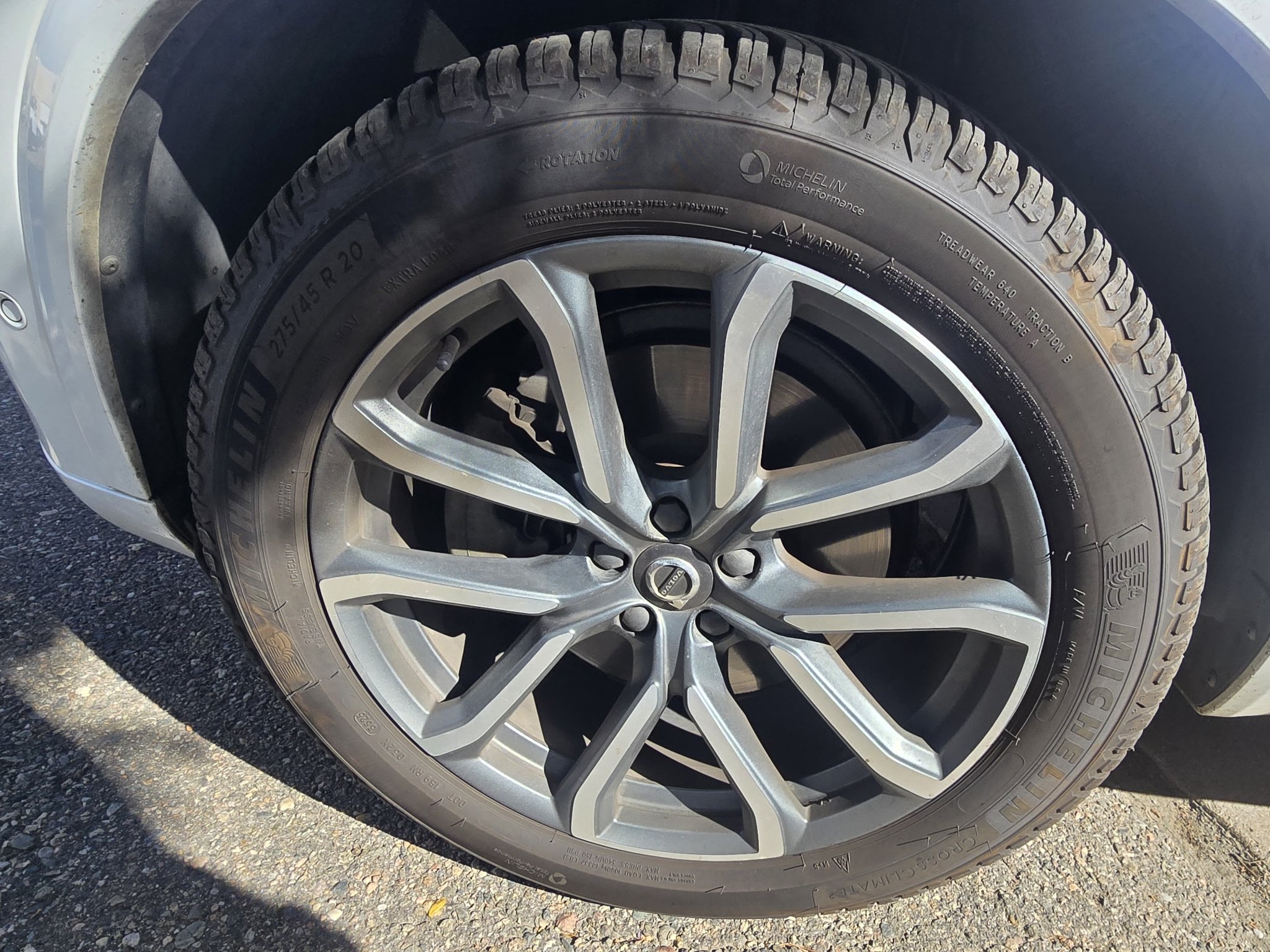 Used 2019 Crystal White Pearl Metallic Volvo Momentum image 18