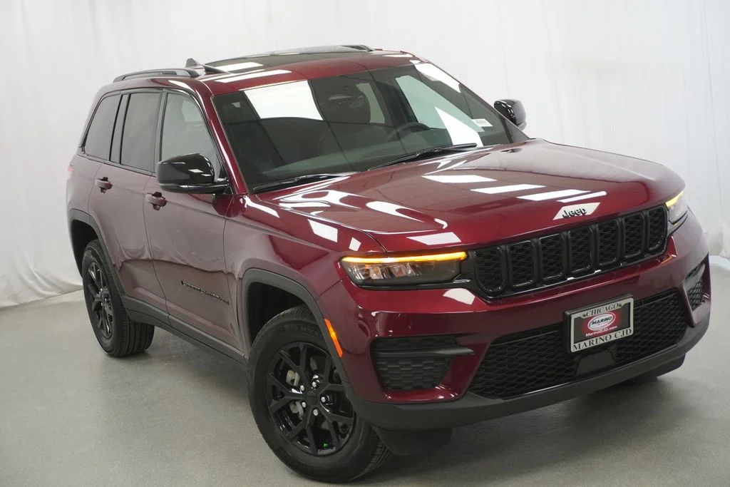 Used 2025 Red Jeep Altitude X image 8