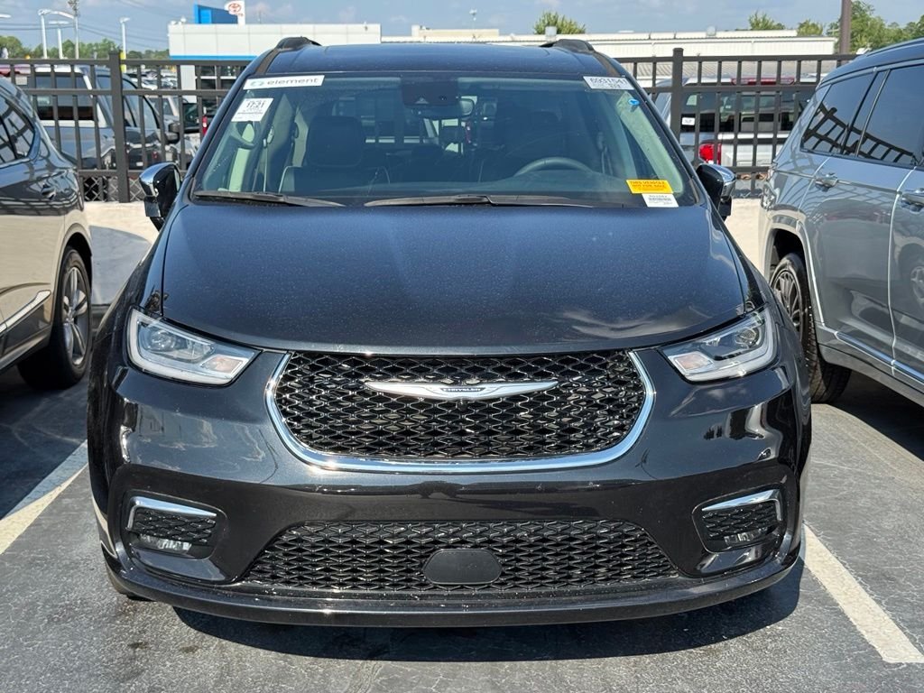 Used 2023 Black Chrysler Limited image 2