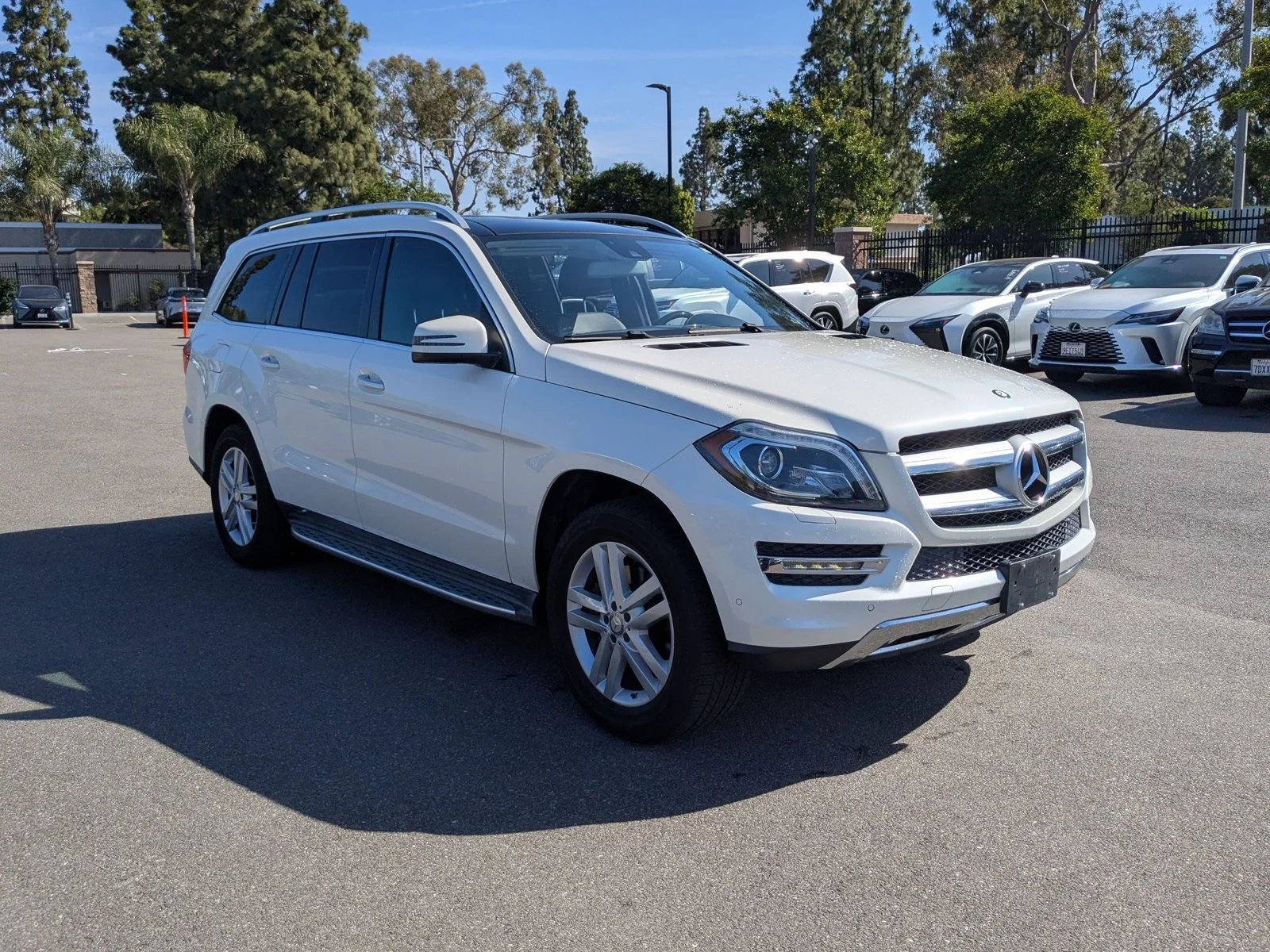 Used 2015 Diamond White Metallic Mercedes-Benz GL 450 image 3