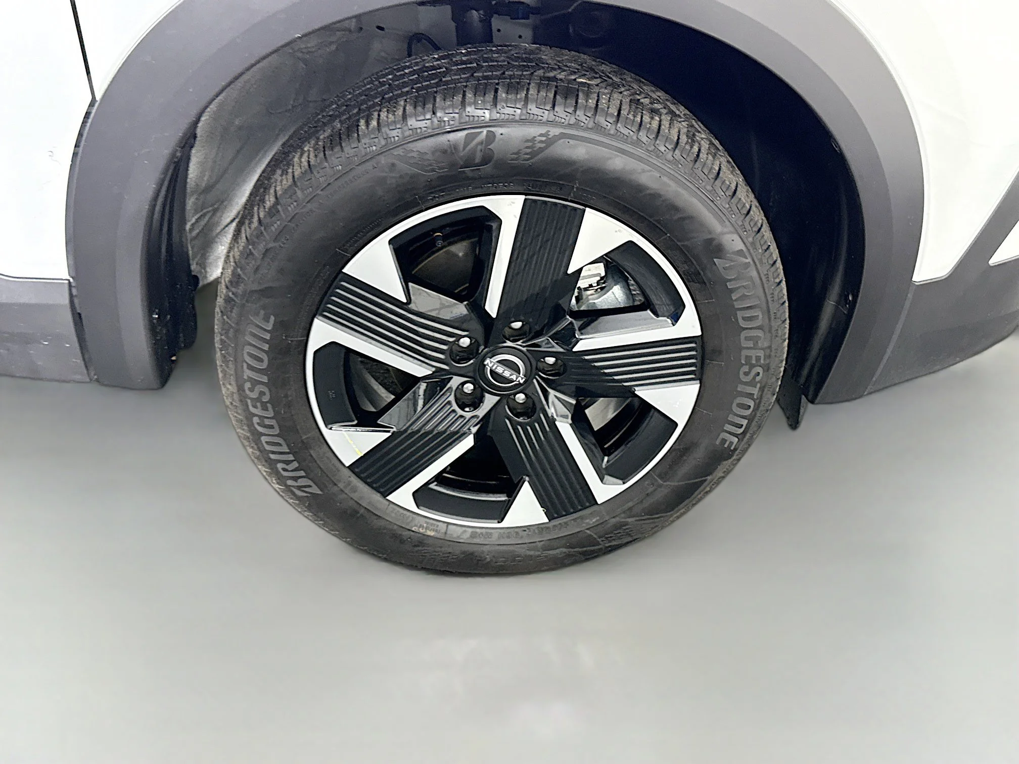 Used 2026 Aspen White Tricoat Nissan SR image 28
