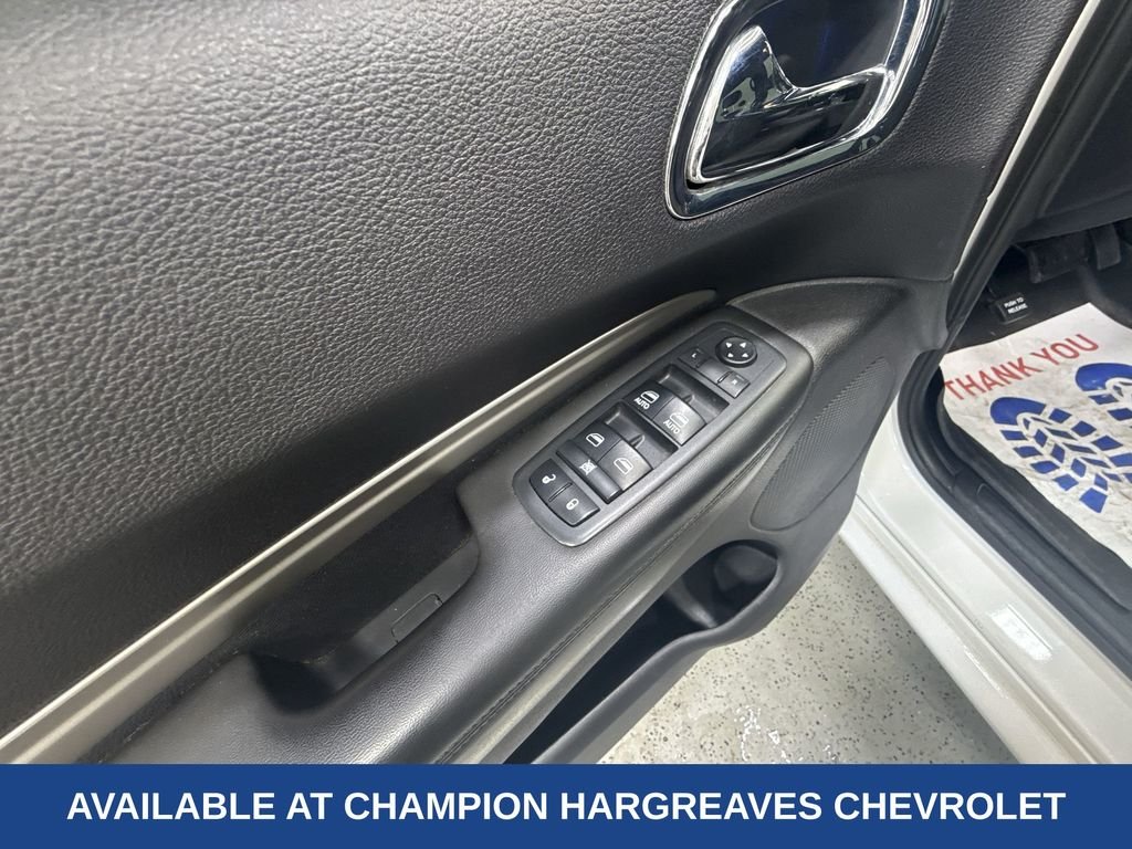 Used 2018 White Dodge SXT image 32