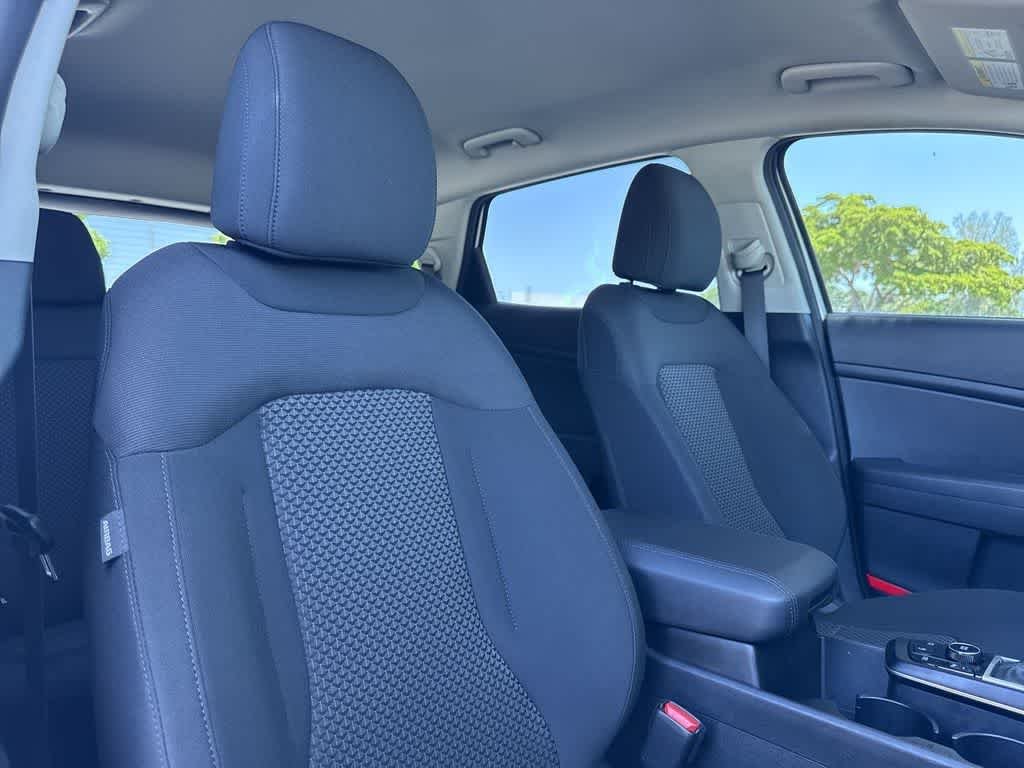 Used 2024 Snow White Pearl Kia LX image 27