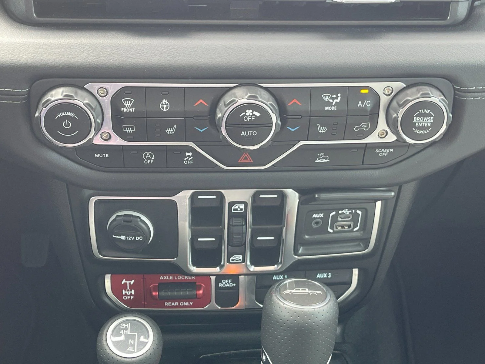 Used 2025 Black Jeep Mojave image 21