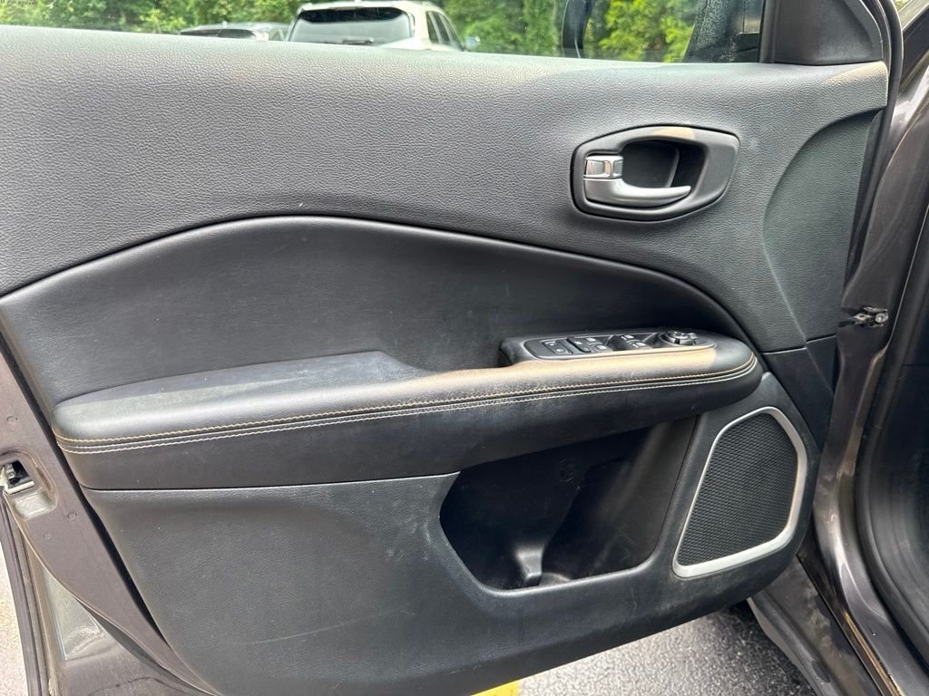 Used 2019 Gray Jeep Sport image 19