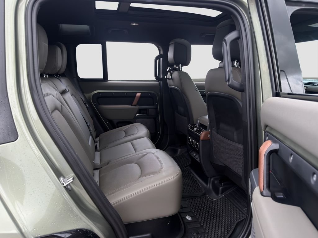 Used 2023  Land Rover X image 19