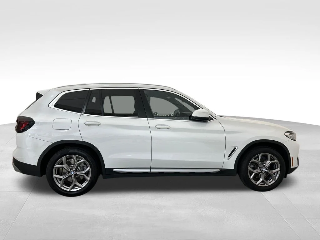 Used 2022 White BMW sDrive30i image 7