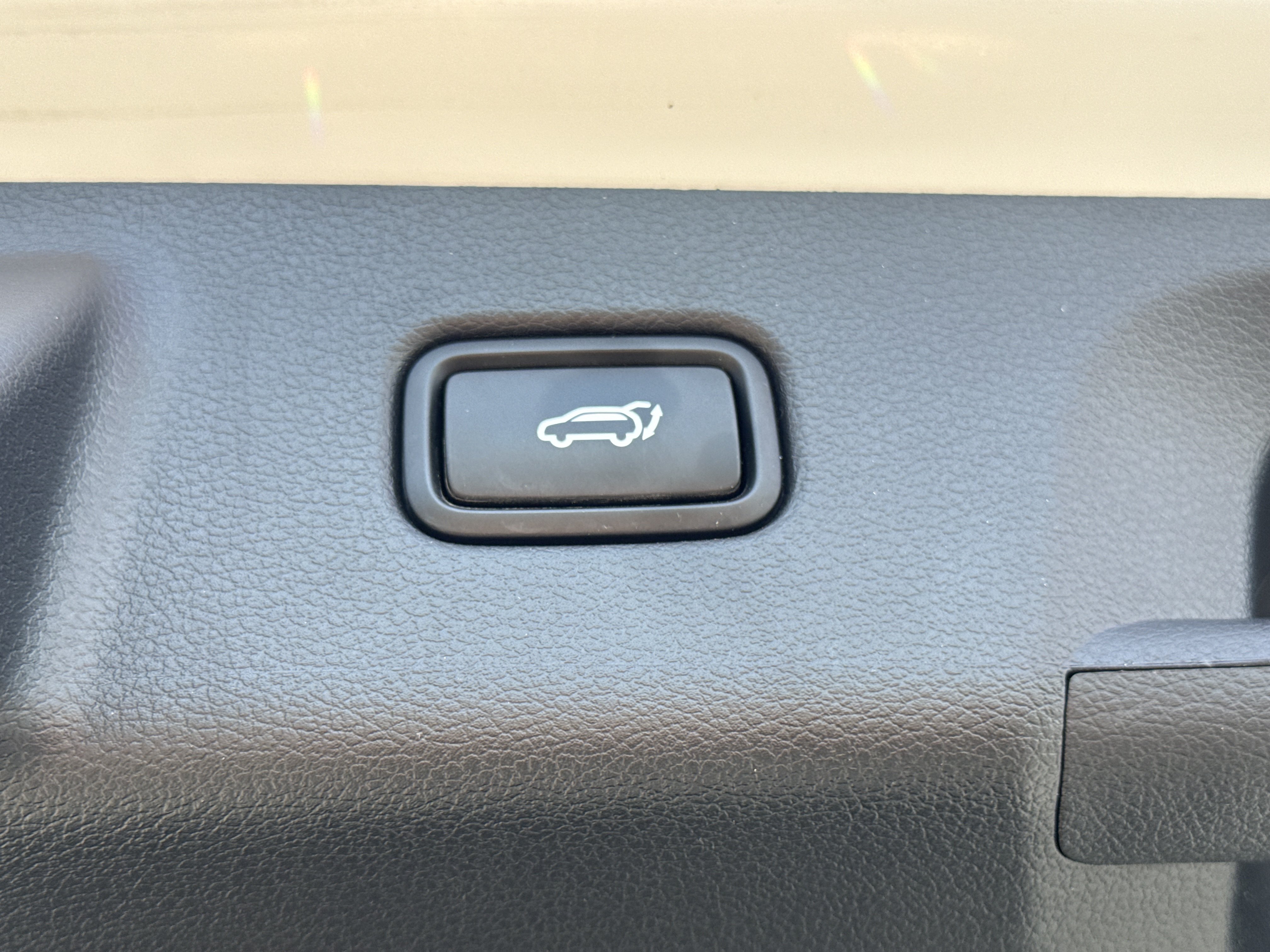 Used 2025 Hyper White Hyundai XRT AWD image 13