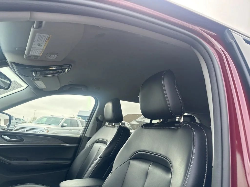 Used 2023 Red Jeep Limited image 7
