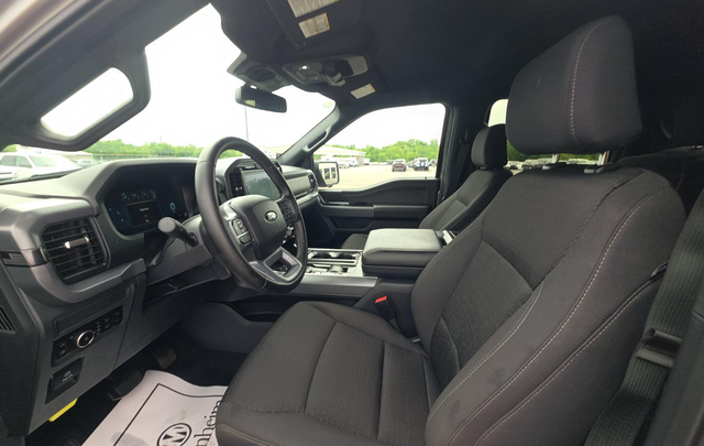 Used 2025 Silver Ford XLT image 4
