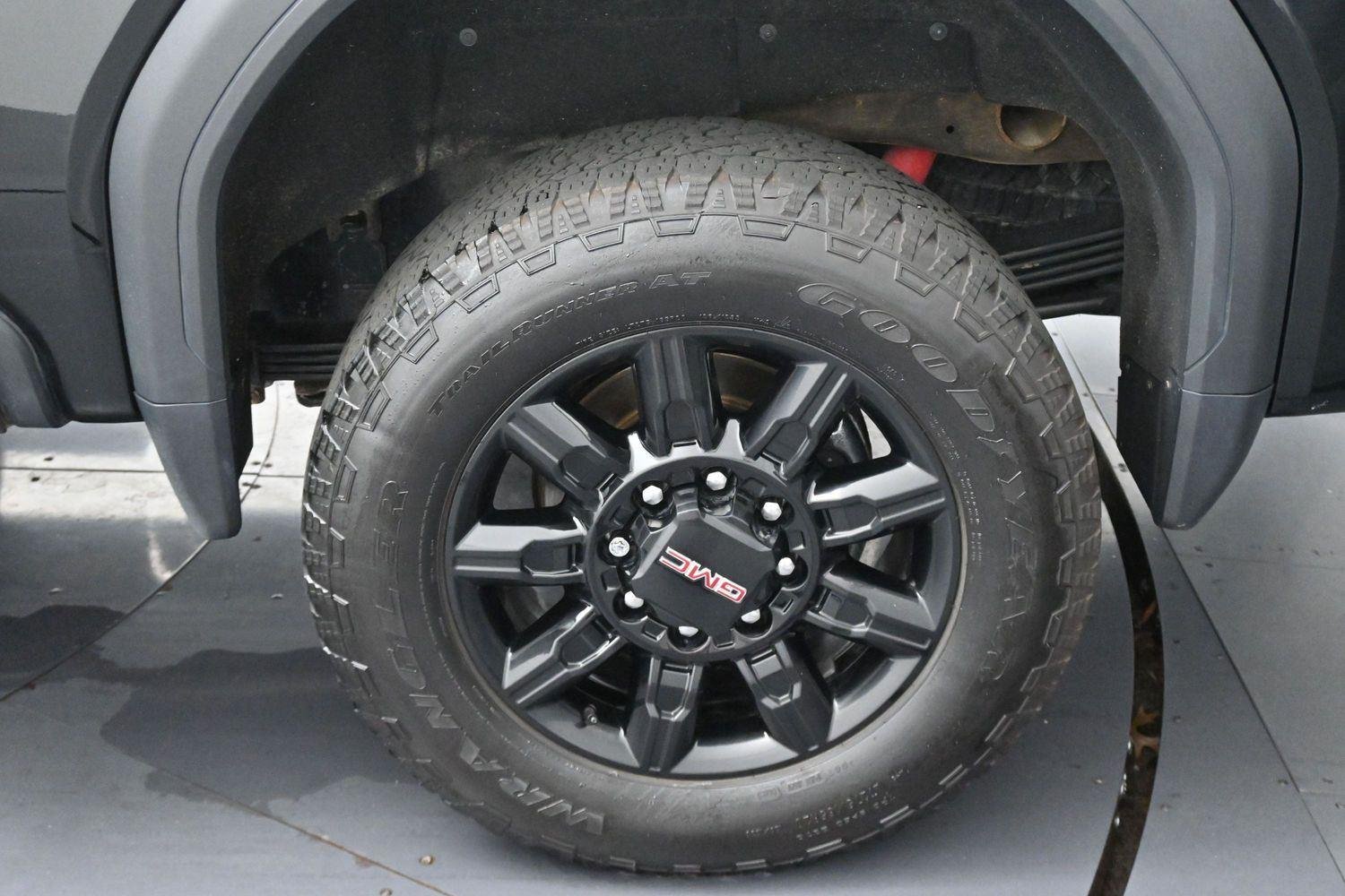 Used 2024 Onyx Black GMC AT4 image 37