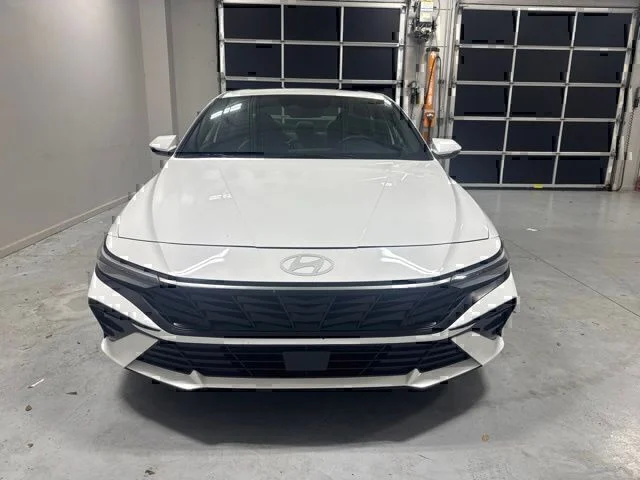 Used 2025 White Hyundai Limited image 2