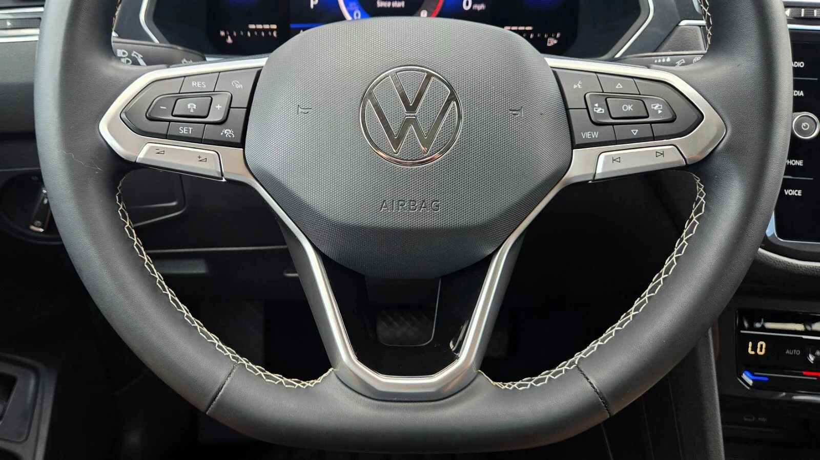 Certified Used 2022 Pure White Volkswagen SE image 24