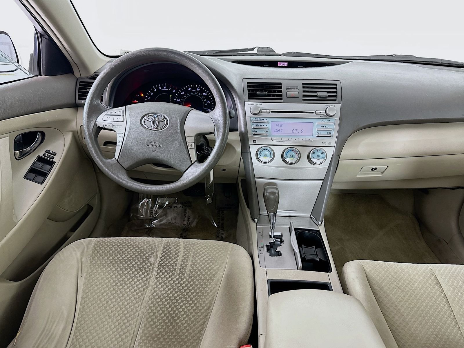 Used 2009 Super White Toyota LE image 19