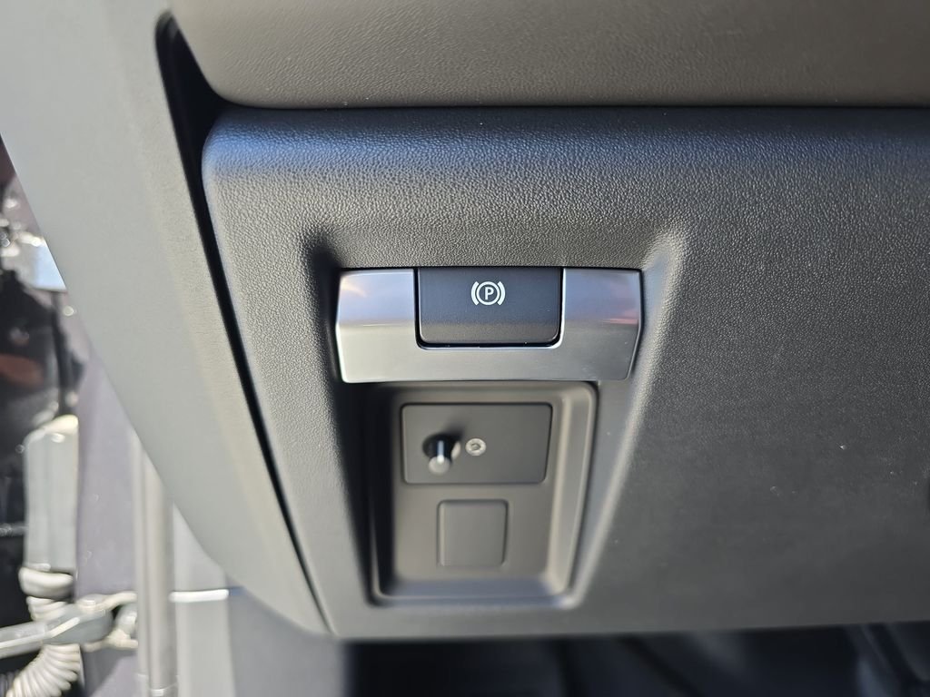 New 2026 Carpathian Grey Land Rover X-Dynamic SE image 26