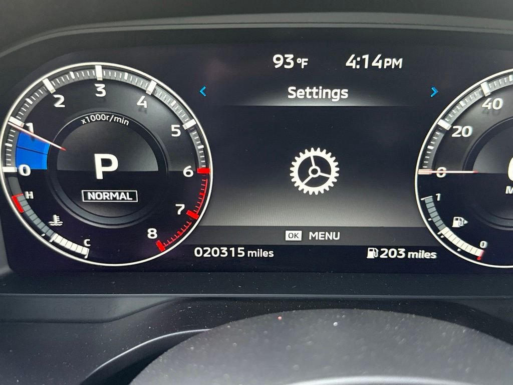 Used 2024 Gray Mitsubishi SEL Platinum Edition image 23
