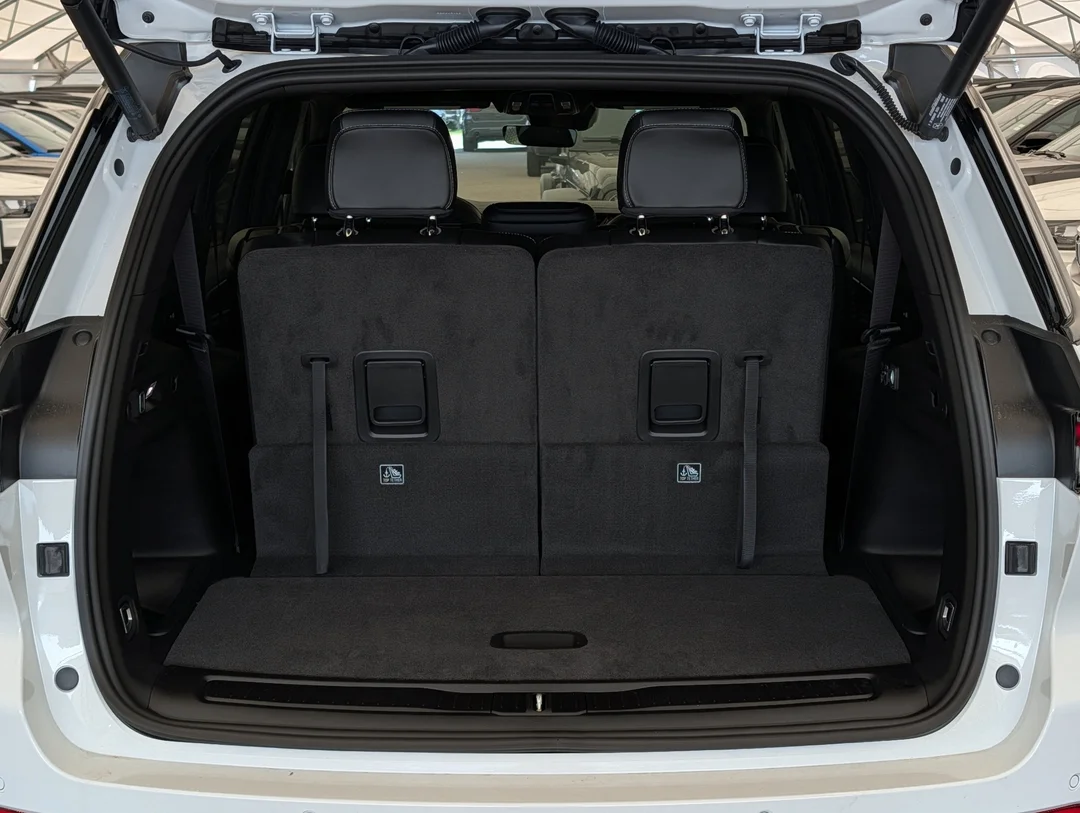 New 2026 White Jeep Altitude - - Power Sunroof - Trailer Tow Pkg - 20 Black Wheels - Remote Start & More! image 28
