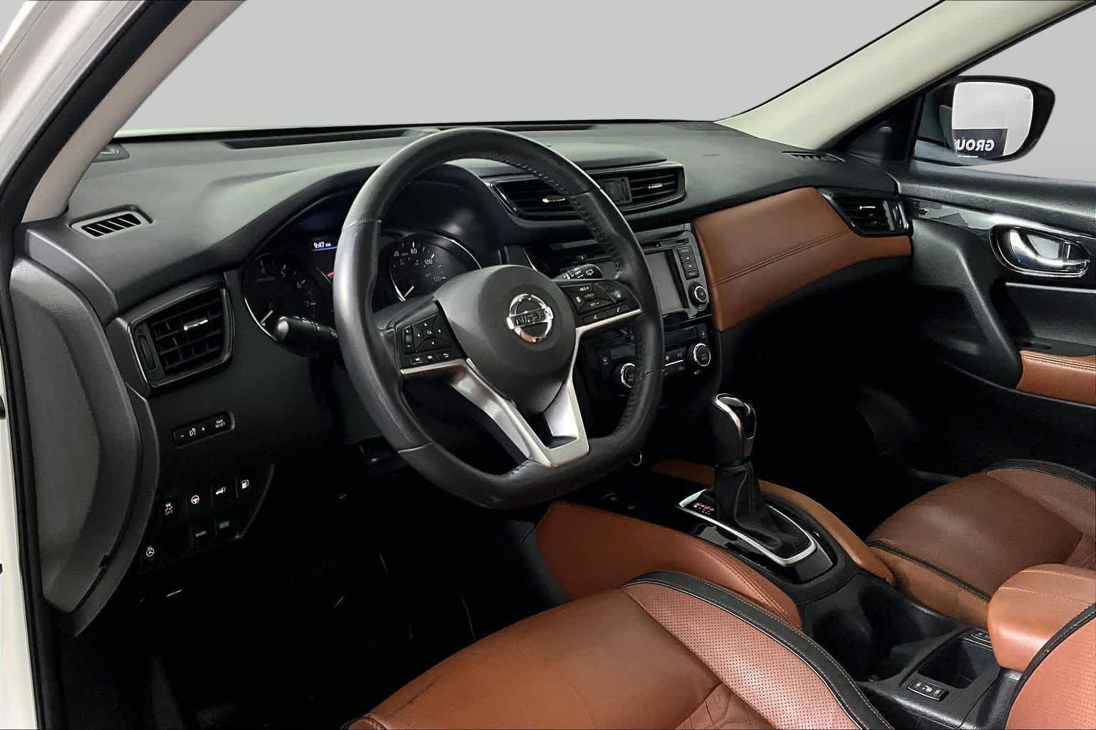 Used 2018 Pearl White Nissan SL image 16