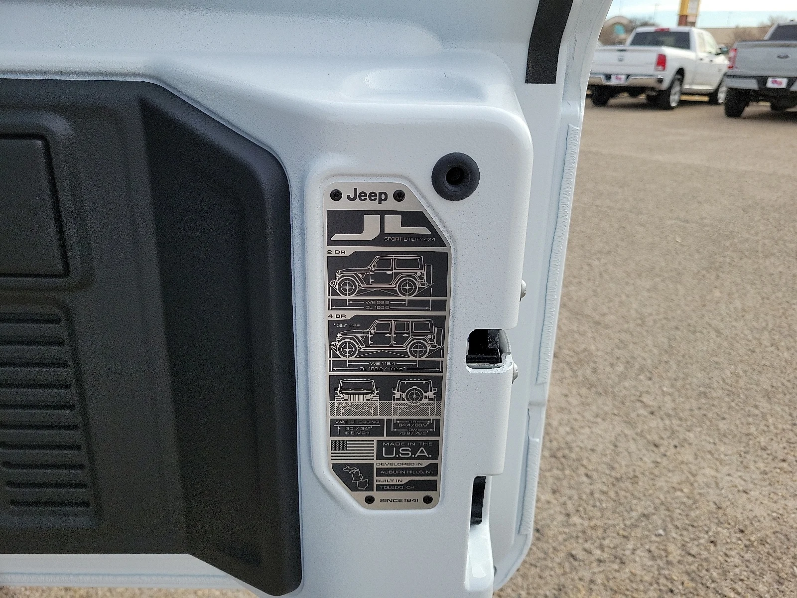 New 2026 PW7 Bright Whit Jeep 4-DOOR WILLYS image 9