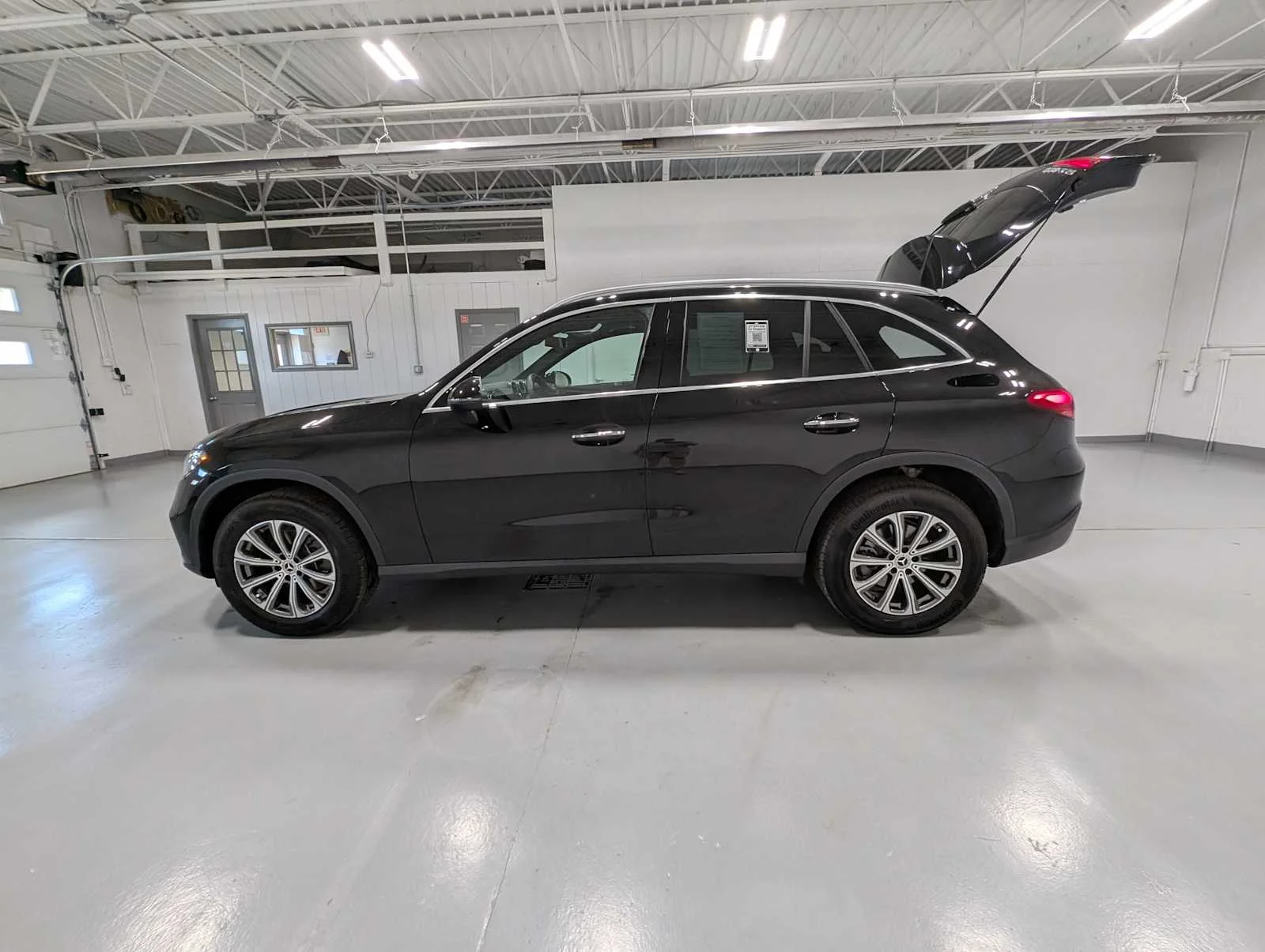 Used 2025 Black Mercedes-Benz GLC 300 image 12