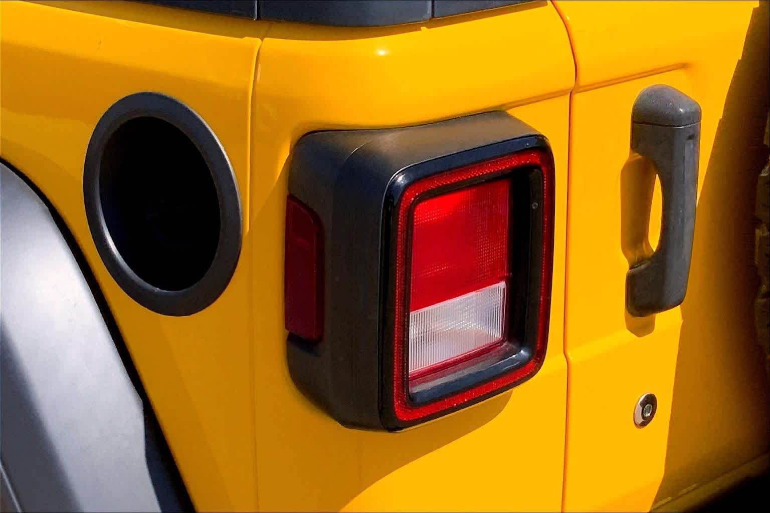 Used 2020 Hellayella Clearcoat Jeep Sport S image 29