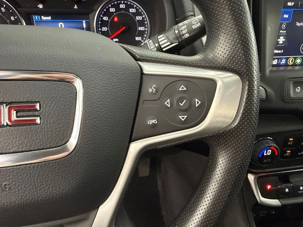 Used 2024 White GMC SLE image 27