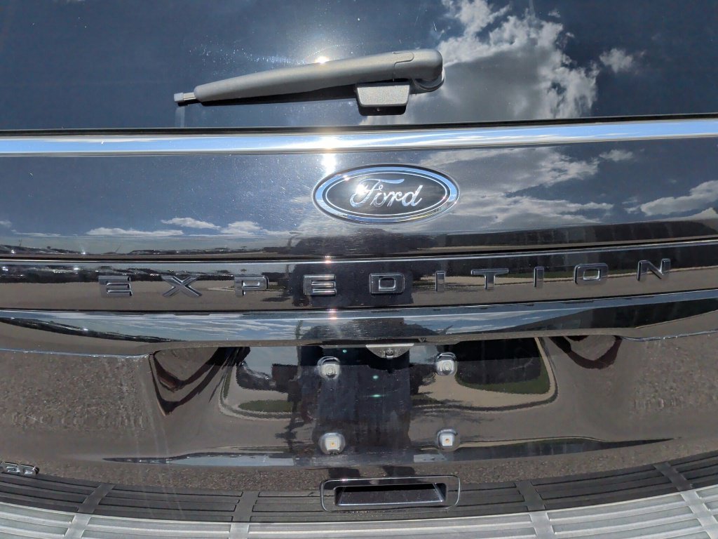 Used 2022 Agate Black Metallic Ford Limited image 50