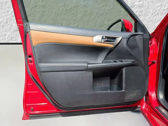 Used 2014 Red Line Lexus Hybrid image 20