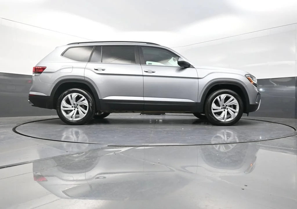 Used 2023 Silver Volkswagen 2.0T SE w/Technology image 28