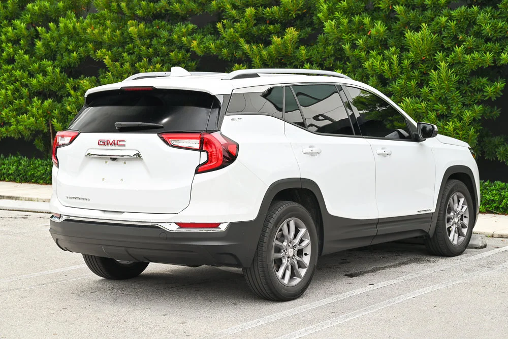 Used 2024 White GMC SLT image 4