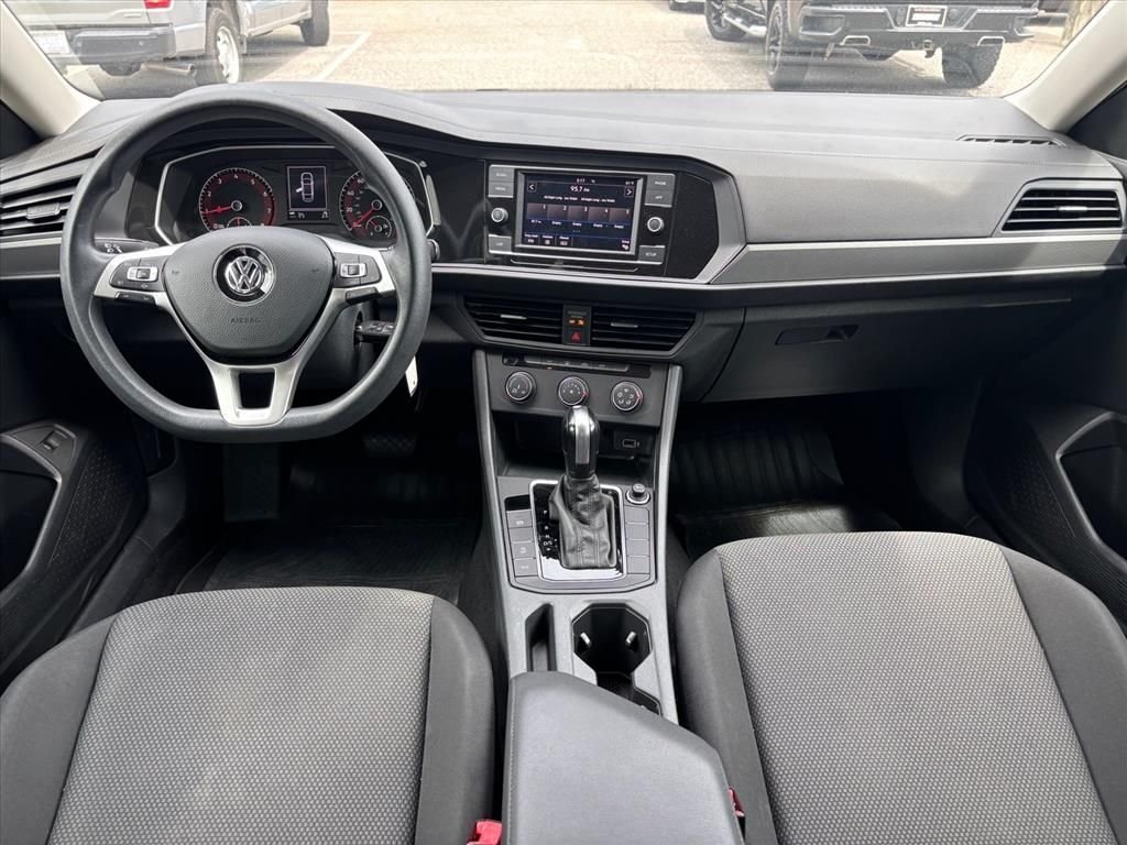 Used 2019 Platinum Gray Metallic Volkswagen 1.4T S image 4