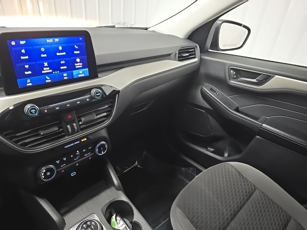 Used 2022 Gray Ford SE image 29