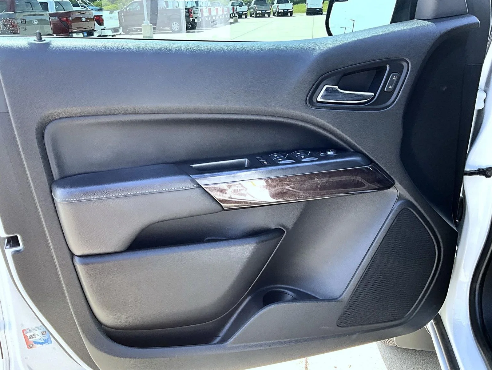 Used 2019 White GMC SLE1 image 9