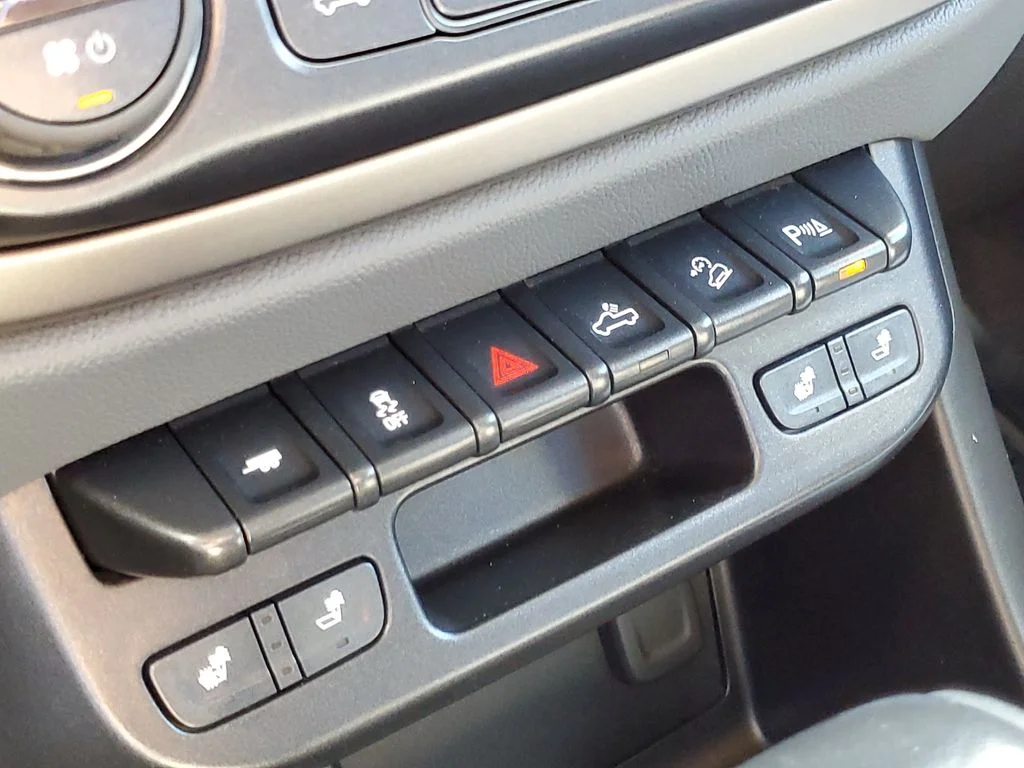 Used 2019 Gray Chevrolet Z71 image 24