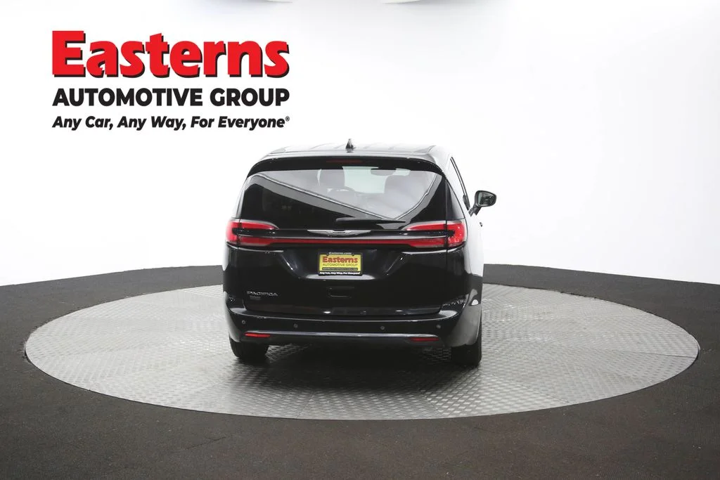 Used 2023 Black Chrysler Touring L image 40