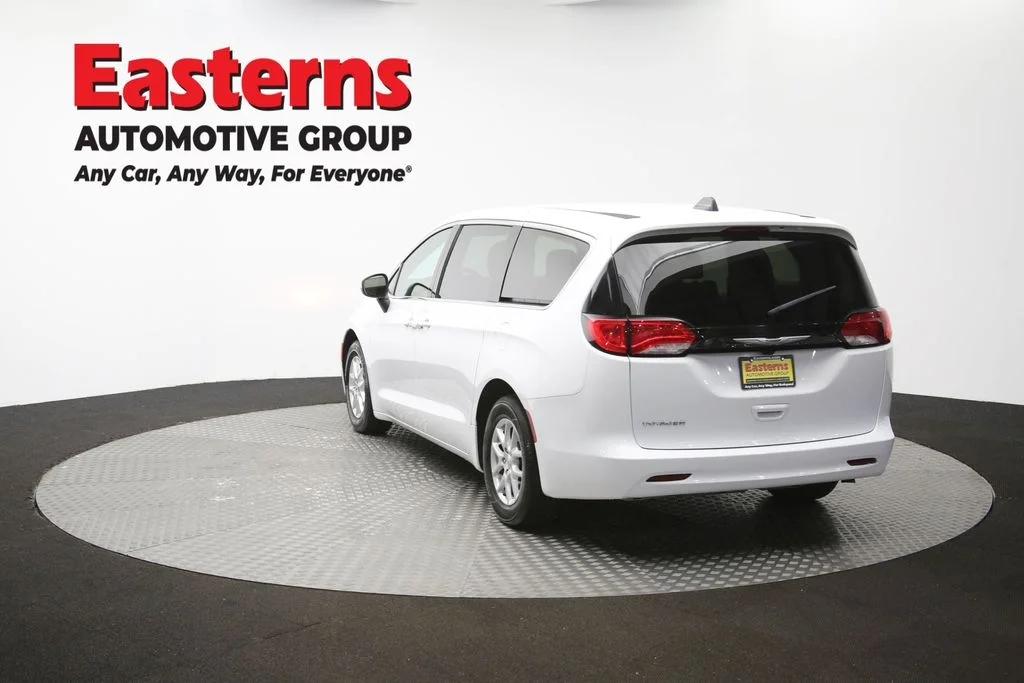 Used 2022 White Chrysler LX image 64