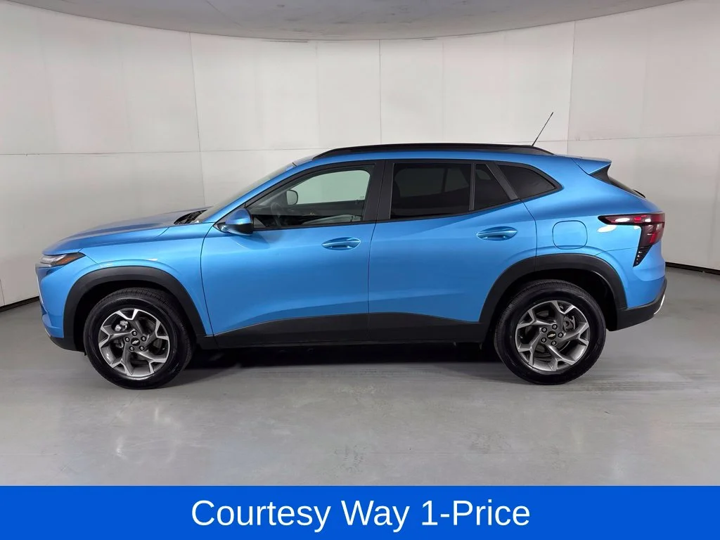Used 2025 Blue Chevrolet LT image 6