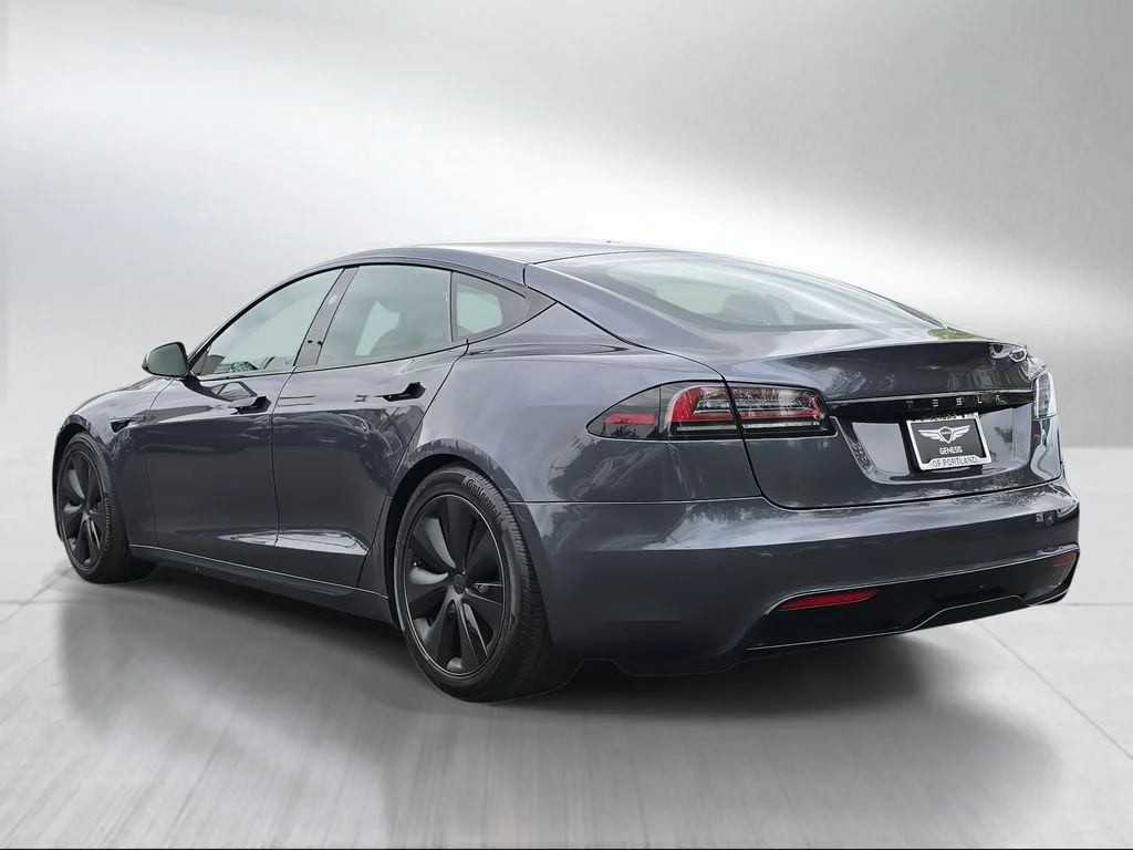 Used 2023 Stealth Gray Tesla  image 5