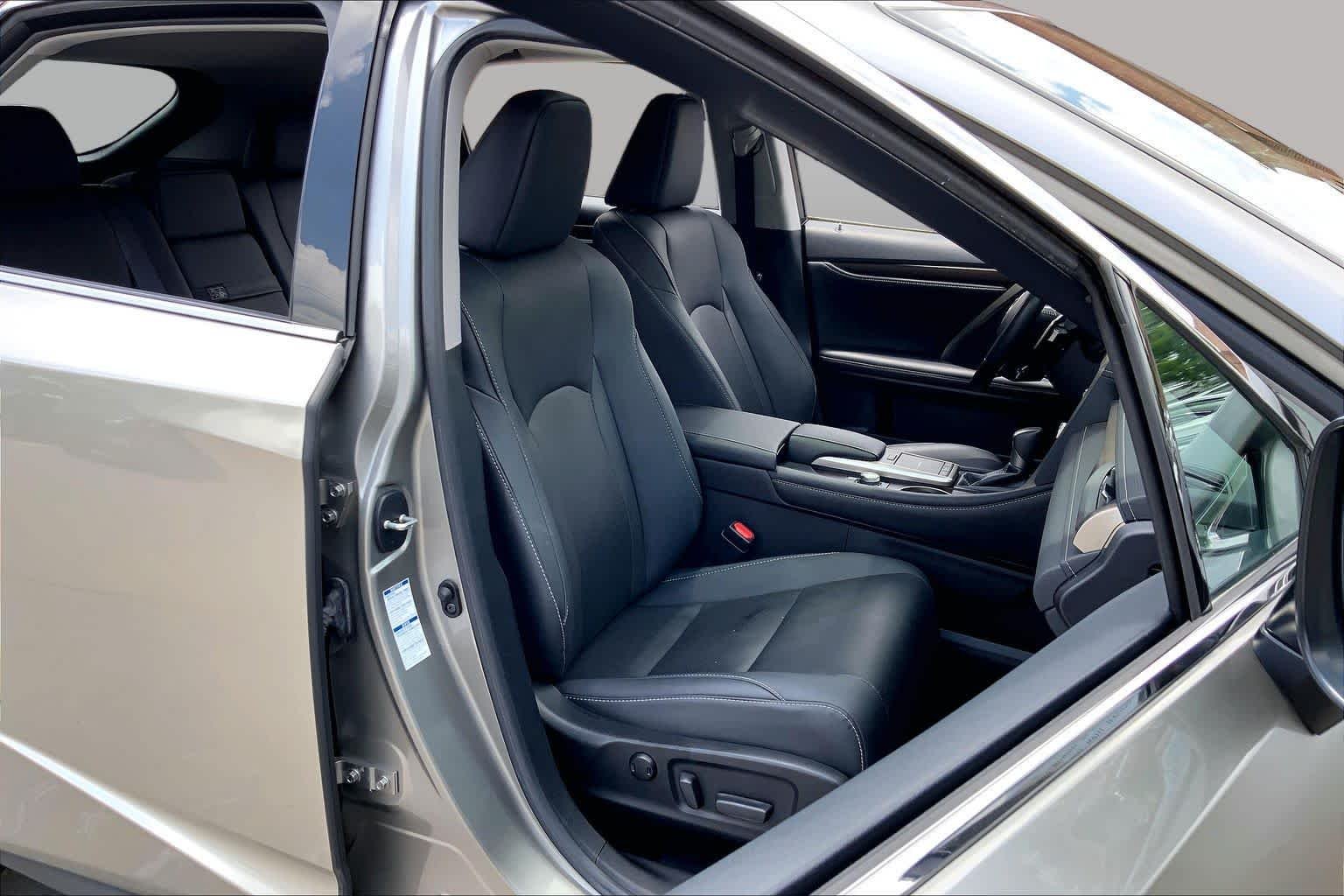 Used 2022 Atomic Silver Lexus  image 9