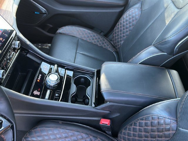 Used 2025  Jeep Summit image 28