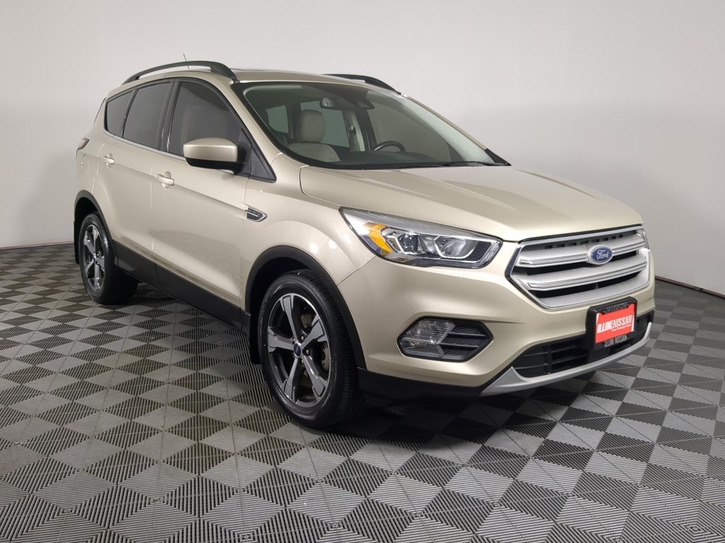 Used 2018 White Gold Metallic Ford SEL image 3