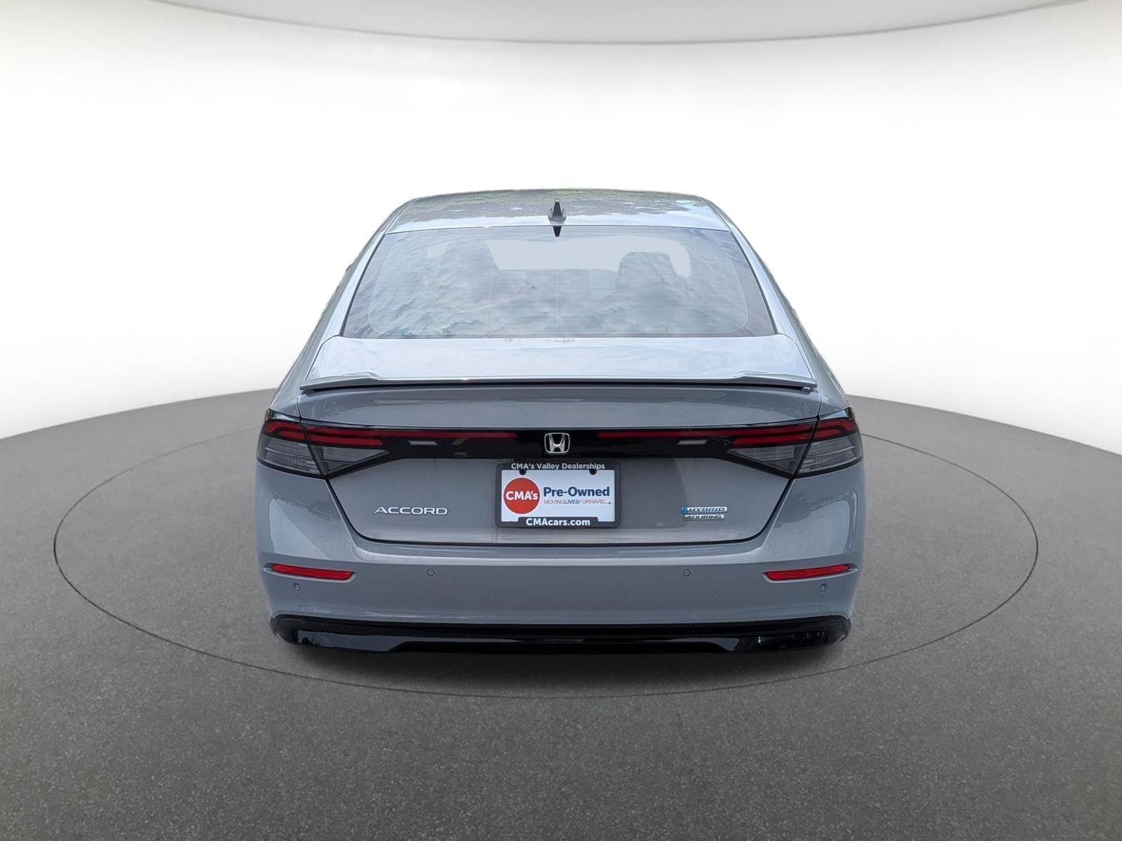 Used 2024 Urban Gray Pearl Honda Touring image 6