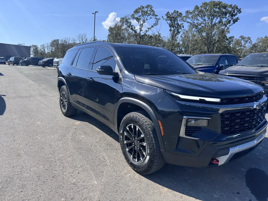 Used 2025 Mosaic Black Metallic Chevrolet AWD Z71 image 4