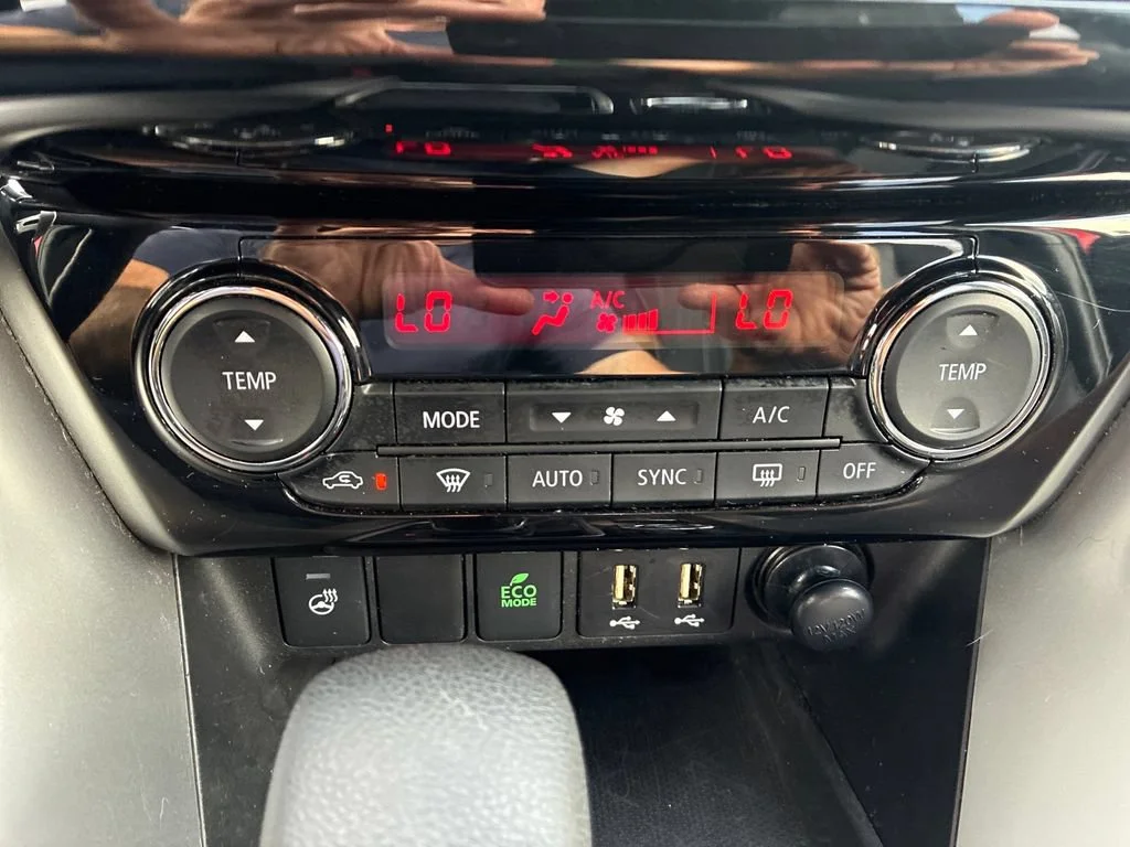 Used 2024  Mitsubishi SE image 19