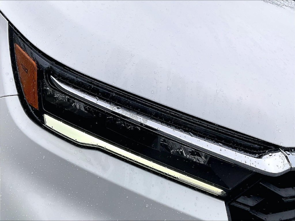 Used 2023 White Honda EX-L image 32