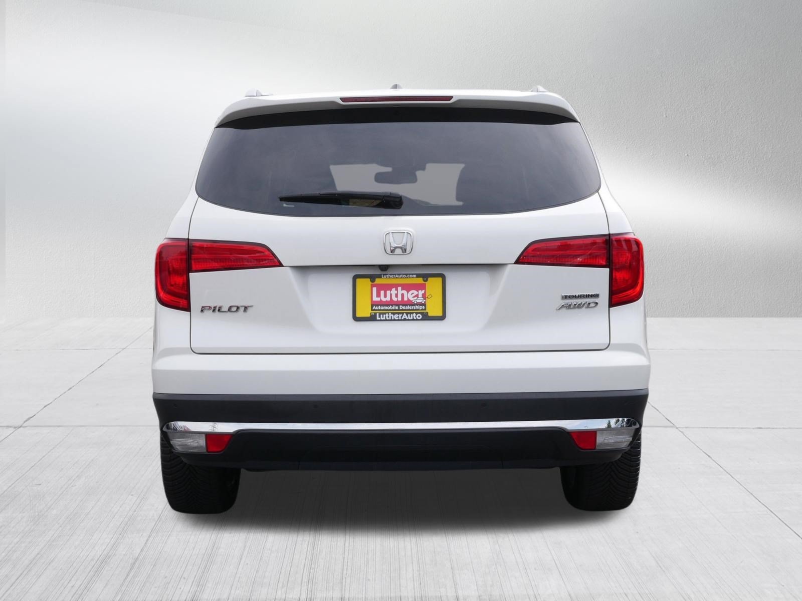 Used 2017 White Diamond Pearl Honda Touring image 6